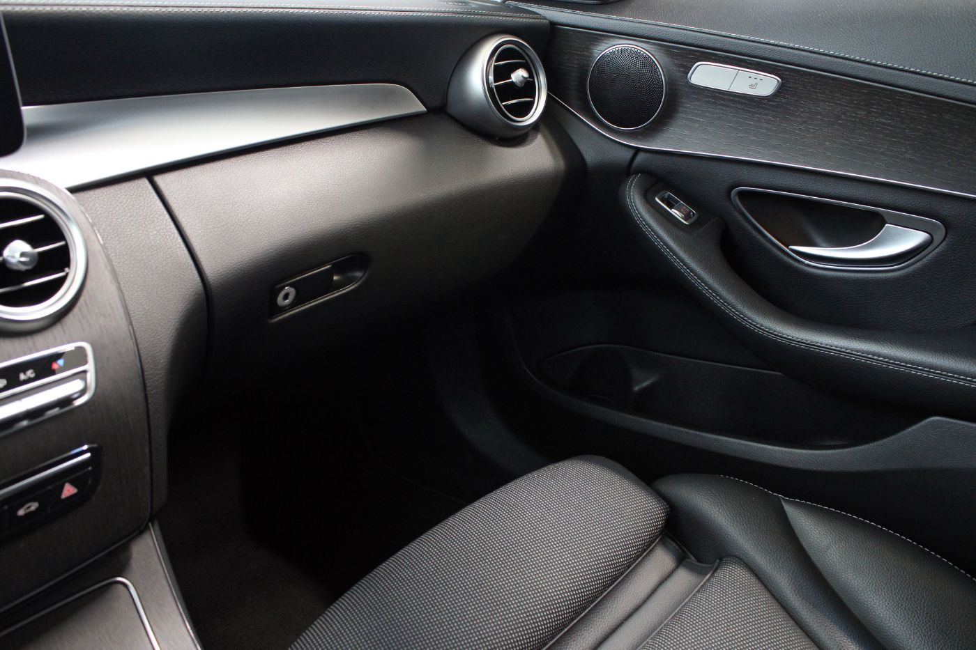 MERCEDES-BENZ C 200 Bild 16
